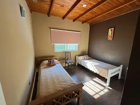 VENTA CASA 5 AMB CON JARDIN EN GENERAL RODRIGUEZ