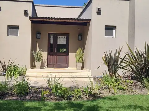 Casa en venta al agua de 5 ambientes en Canton Norte