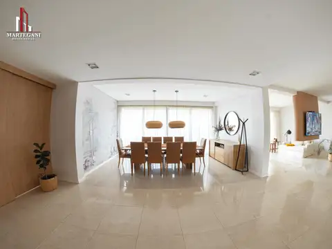Casa en Venta con 4 cocheras
