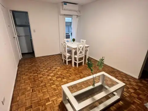 Tucumán al 1500 y Montevideo. Piso 3. Interno. Luminoso. 2 ambientes. 35 m2. Impecable. Se vende con excelente renta. Alquilado por 6 meses.