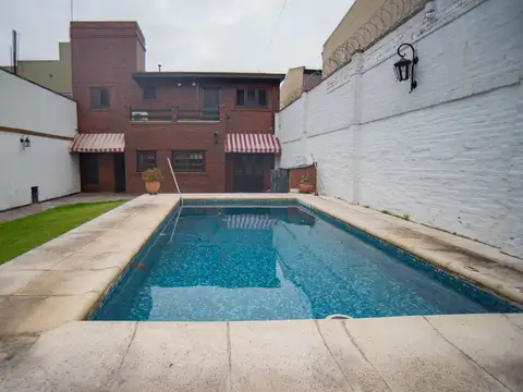 CASA 4 AMBIENTES EN VENTA EN DON BOSCO CON JARDIN