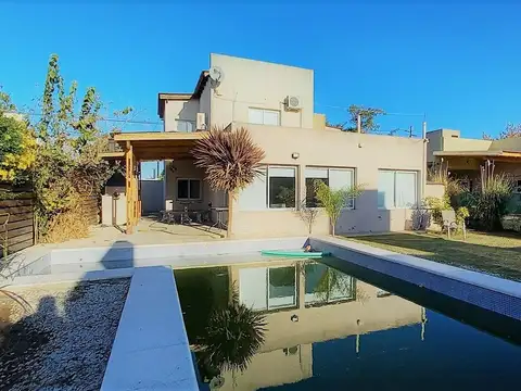 Casa 4 ambientes con 4 baños