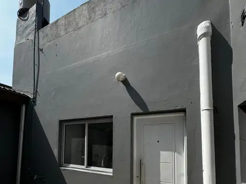 DEPARTAMENTO 2 AMBIENTES CON PATIO - TERRAZA -