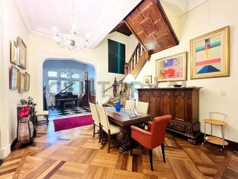 Venta Casa 10 Ambientes en Belgrano con garaje pileta y patio PLANT BAJA Y DOS PISOS