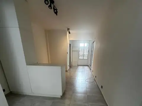 MUY LINDO MONOAMBIENTE CON BALCÓN 