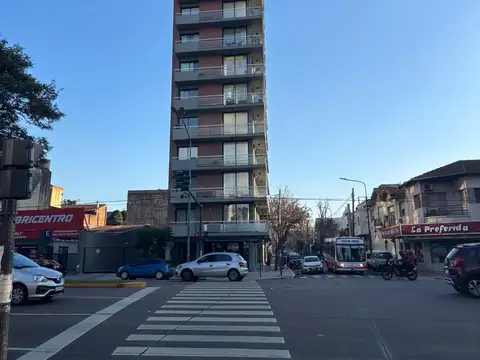 La Lucila: Edificio Laguzzi, Excelente Monoambiente con Cochera