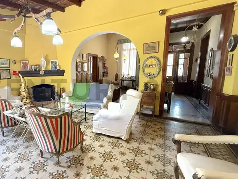 IMPONENTE CASONA DE ESTILO SOBRE LOTE DE 980 M² A POCAS CUADRAS DEL CENTRO VENADO TUERTO
