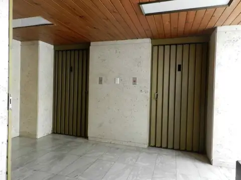 Oficina 6 ambientes con 1 baño