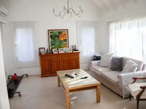 Casa en Venta con 4 cocheras
