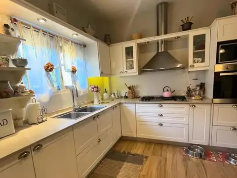 Casa en Venta con 3 cocheras