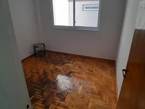 Departamento en Alquiler en Parque Centenario, $ 550.000
