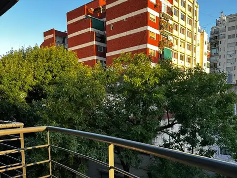 MONOAMBIENTE CON BALCÓN AL FRENTE | MUY LUMINOSO | ALMAGRO