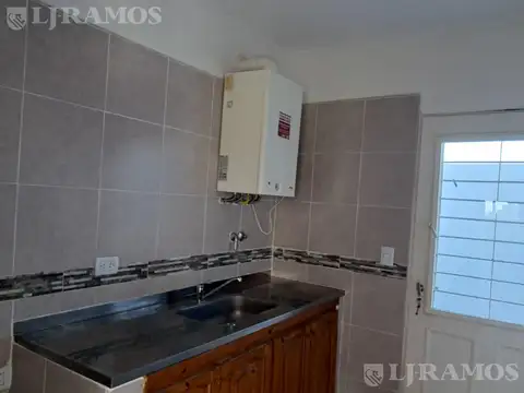 Casa en Alquiler con 2 cocheras