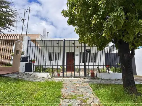 CASA EN VENTA - TRES CERRITOS - LOS CRISANTEMOS AL 200