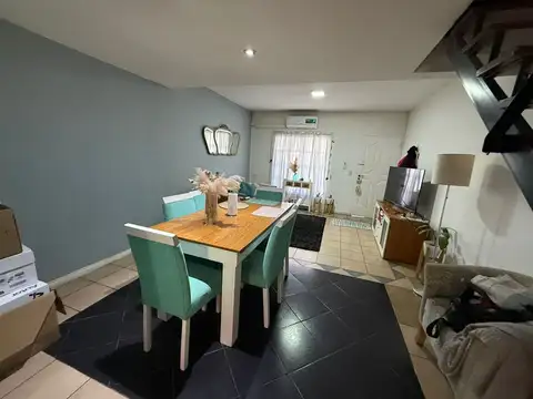 Depto Tipo Casa en Alquiler de 4 ambientes