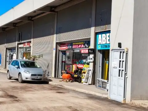 LOCAL EN VENTA EN MORENO EN COMPLEJO MARIA EUGENIA BUREAU