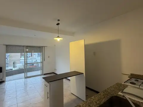 EXCELENTE OPORTUNIDAD. MONOAMBIENTE CON BALCÓN Y PATIO. Ventilacion cruzada