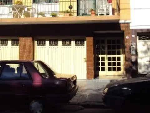 2 AMBIENTES SOBRE BOULEVARD LATERAL LUMINOSO, LAV INDEP , PLACAR LA MEJOR UBICACION 