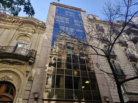 Oficina moderna y luminosa a la venta en Recoleta