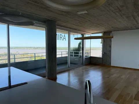 Casa en  venta a metros del Parque Alem