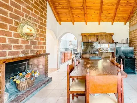 Casa 7 ambientes con 3 baños