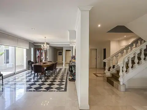 Excelente casa en venta en San Jorge Village. Muy buena ubicación central