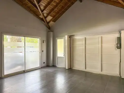 Excelente casa en venta en San Jorge Village. Muy buena ubicación central