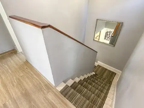 Casa 8 ambientes con 4 baños