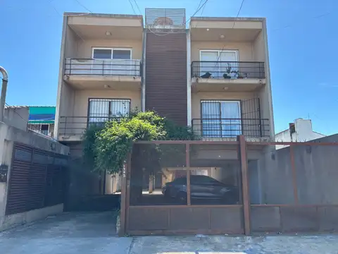 DEPARTAMENTO PLANTA ALTA CON BALCON Y PARRILLA