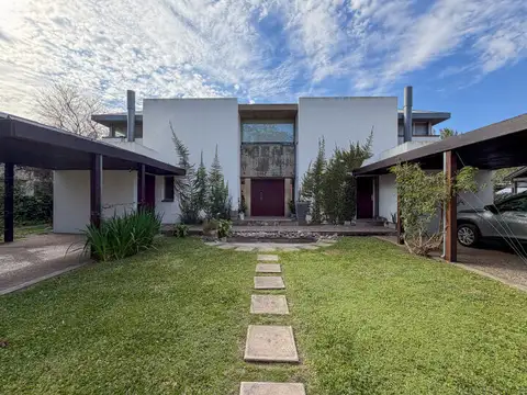 Venta- casa de 4 dormitorios con ccochera- pileta-parrillero en fisherton