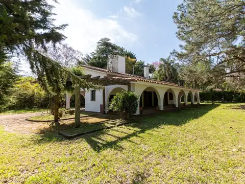 Casa en Venta con 2 cocheras