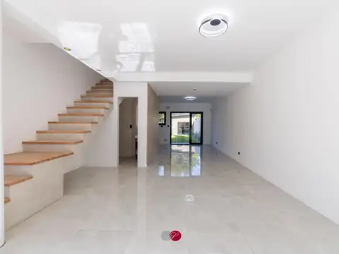 Depto Tipo Casa en Venta en Constitucion, USD 185.000