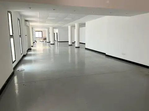 LOCAL 530 M2 + COCHERAS EN VENTA EN CENTRO