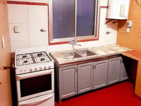 ATENCIÓN INVERSORES.. . INTERESANTE PROPIEDAD CON DEPARTAMENTOS.