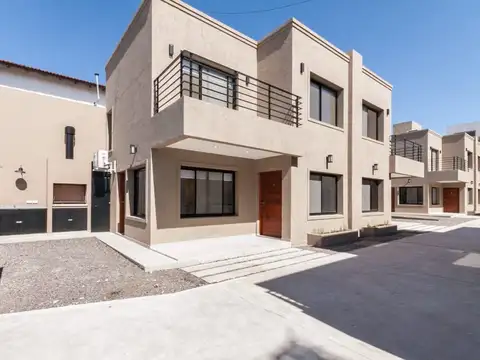 Depto Tipo Casa en Alquiler en Lanus Oeste, USD 750