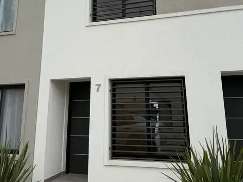 Depto Tipo Casa en Venta en Barrio Parque Leloir, USD 130.000