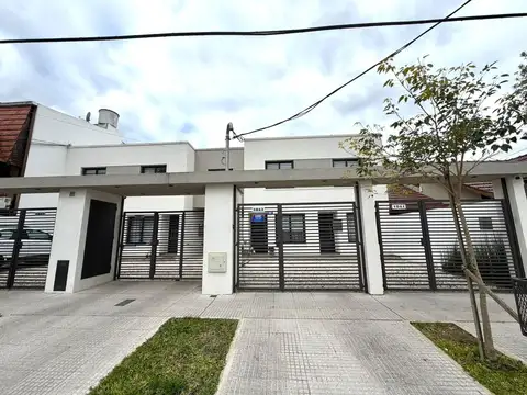 Depto Tipo Casa en Venta de 3 ambientes