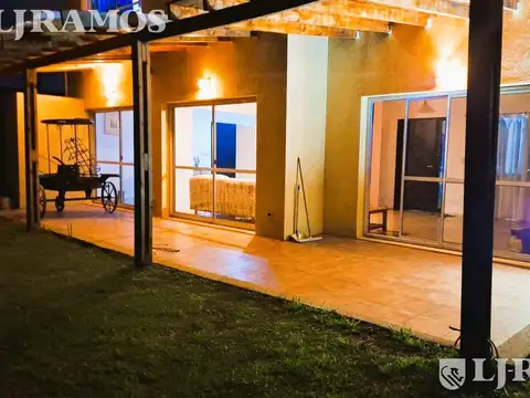 Casa 7 ambientes con 2 baños