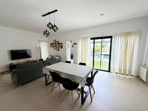 Casa 4 ambientes con 3 baños