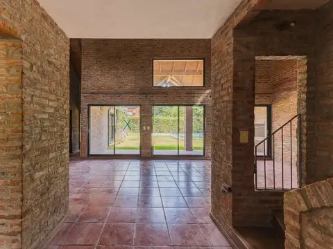 Casa en Venta con 4 cocheras