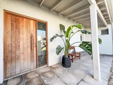 Casa en Alquiler en El Cantón - Barrio Islas, USD 2.200