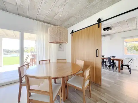 Casa en Alquiler con 6 cocheras