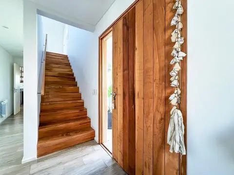 Casa 5 ambientes con 3 baños