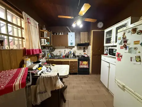 Casa en venta con Garage y Galpón /Taller de 2 plantas 323 m2