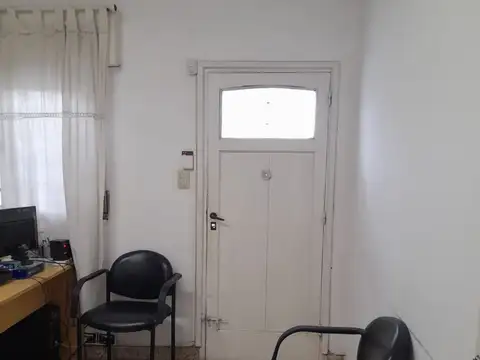CASA EN VENTA 4 AMB CON FONDO LIBRE ESCOBAR CENTRO