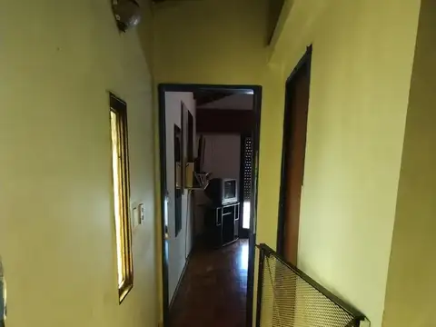 CASA SOBRE LOTE DE 8,66 X 30 MTS. A MTS. DE AVDA ALVEAR