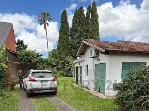 Casa 5 ambientes con 2 baños