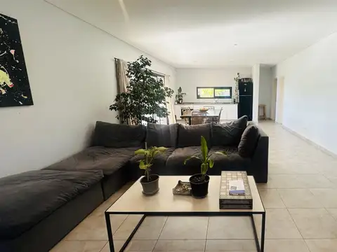 Casa 4 Ambientes en Santa Elisa - Pilar del este