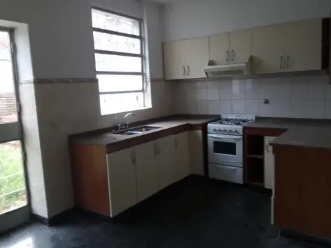 Casa en Alquiler en Alberdi, $ 1.600.000