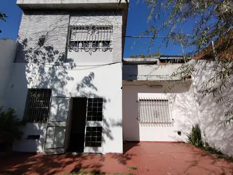 Casa en Alquiler con 1 cochera